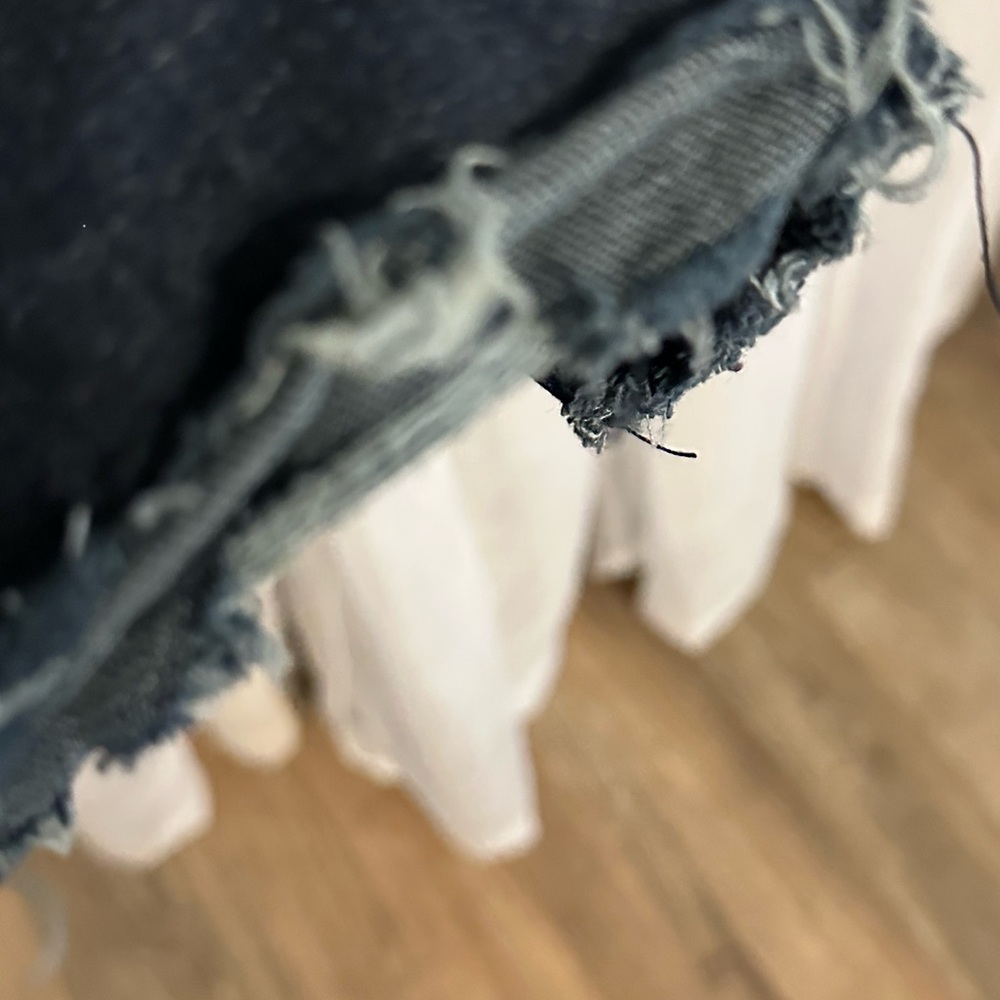 American Eagle Dark Wash Women’s Jeans - super stretch slim boot w/RawHem - Picture 4 of 9